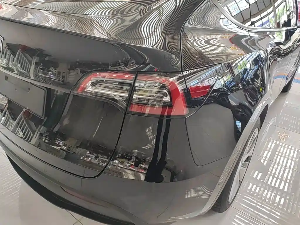 Tesla Model Y — миниатюра 8