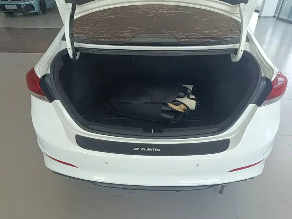Hyundai Elantra — миниатюра 19