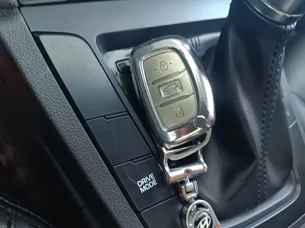Hyundai Elantra — миниатюра 9
