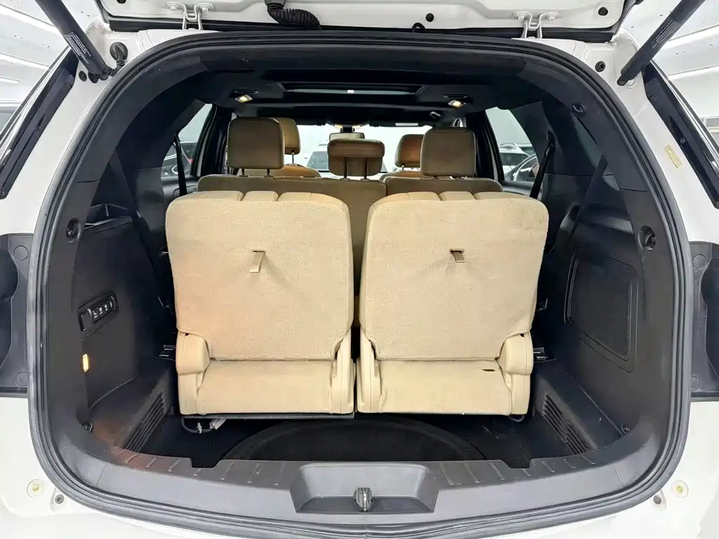 Ford Explorer (Import) — миниатюра 21
