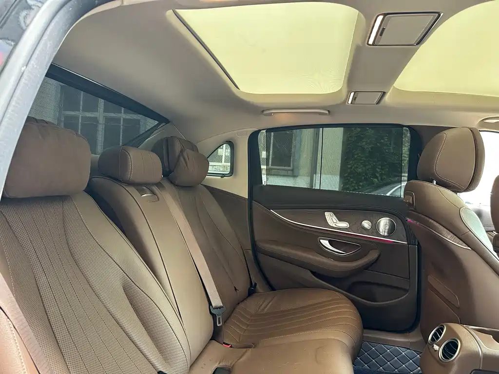 Mercedes-Benz E-Class — миниатюра 13
