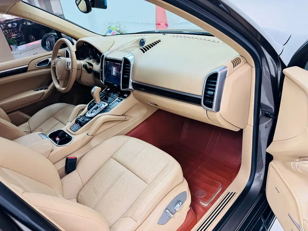 Porsche Cayenne — миниатюра 6