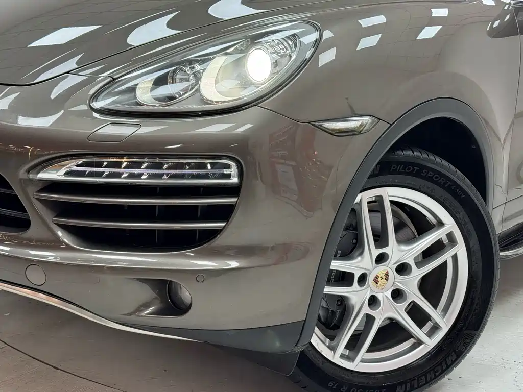 Porsche Cayenne — миниатюра 14