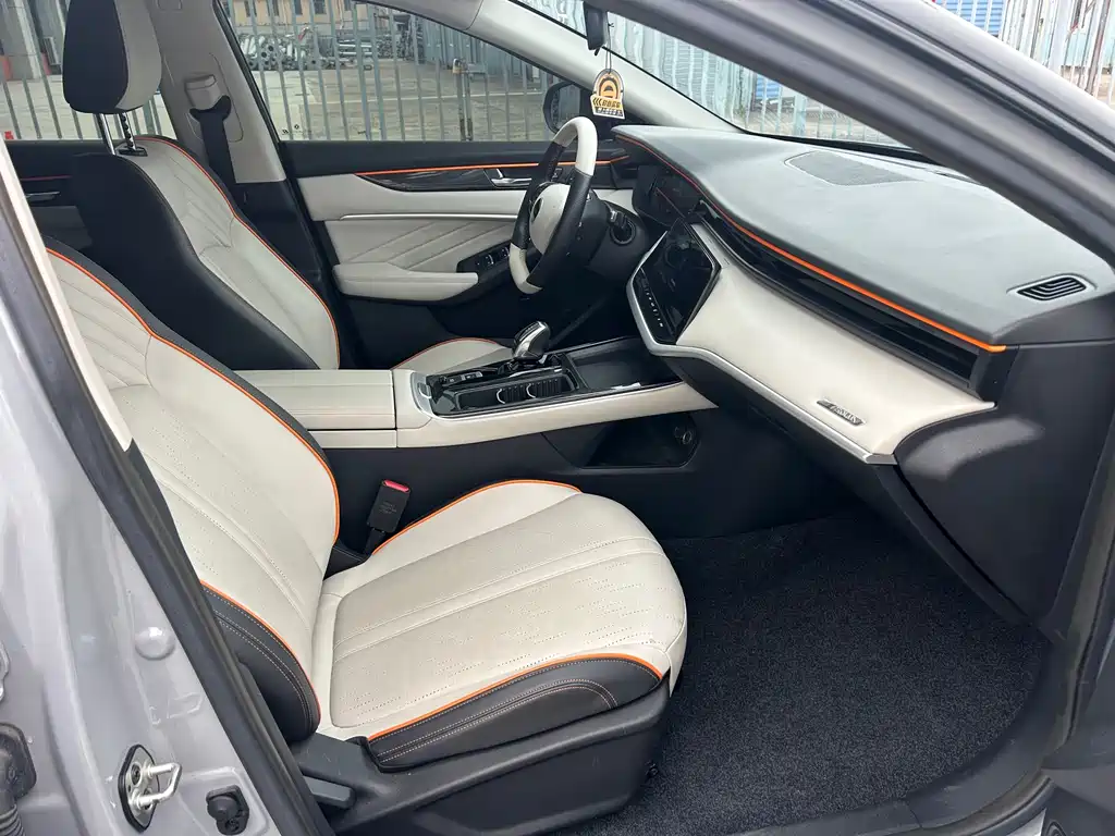 DONGFENG YI HYUN MAX