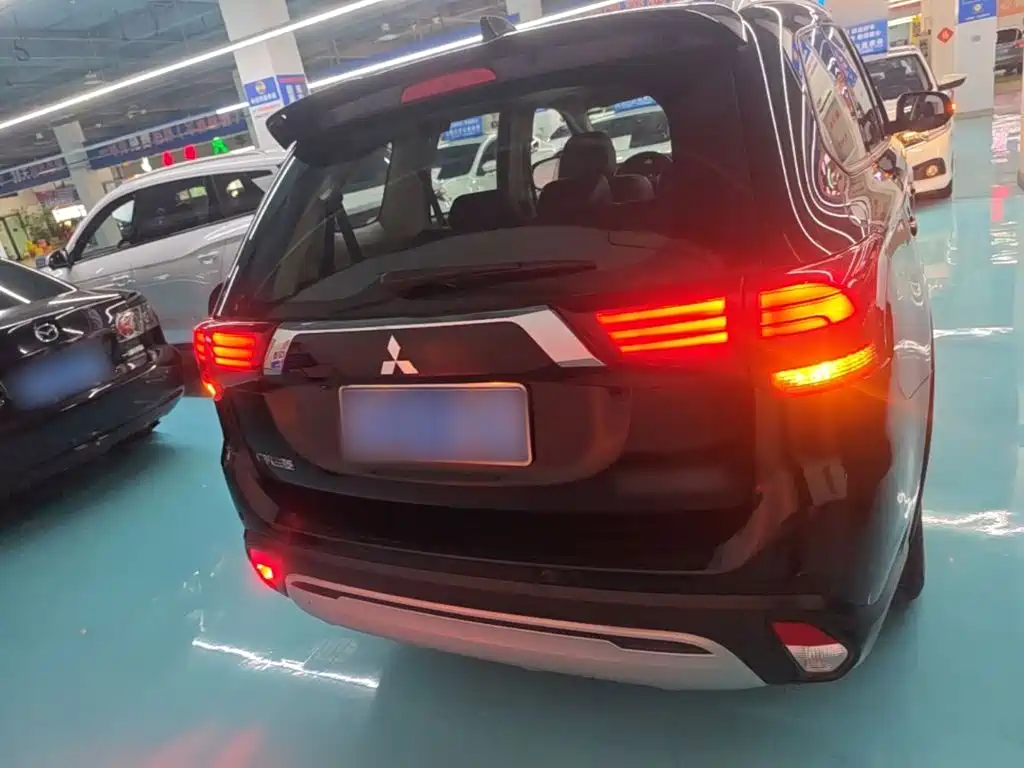 Mitsubishi Outlander — миниатюра 6