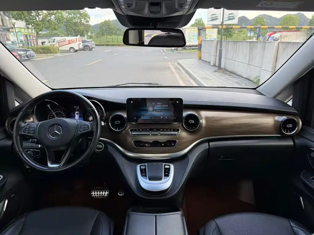 Mercedes-Benz V-Class — миниатюра 11