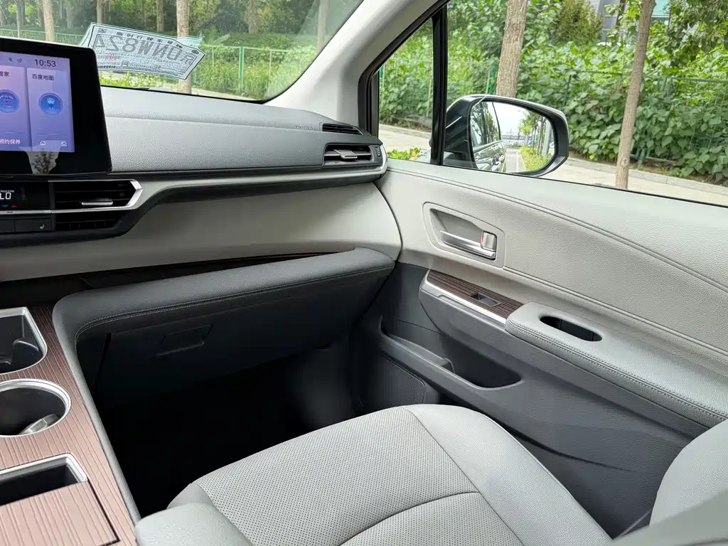Toyota Granvia — миниатюра 11