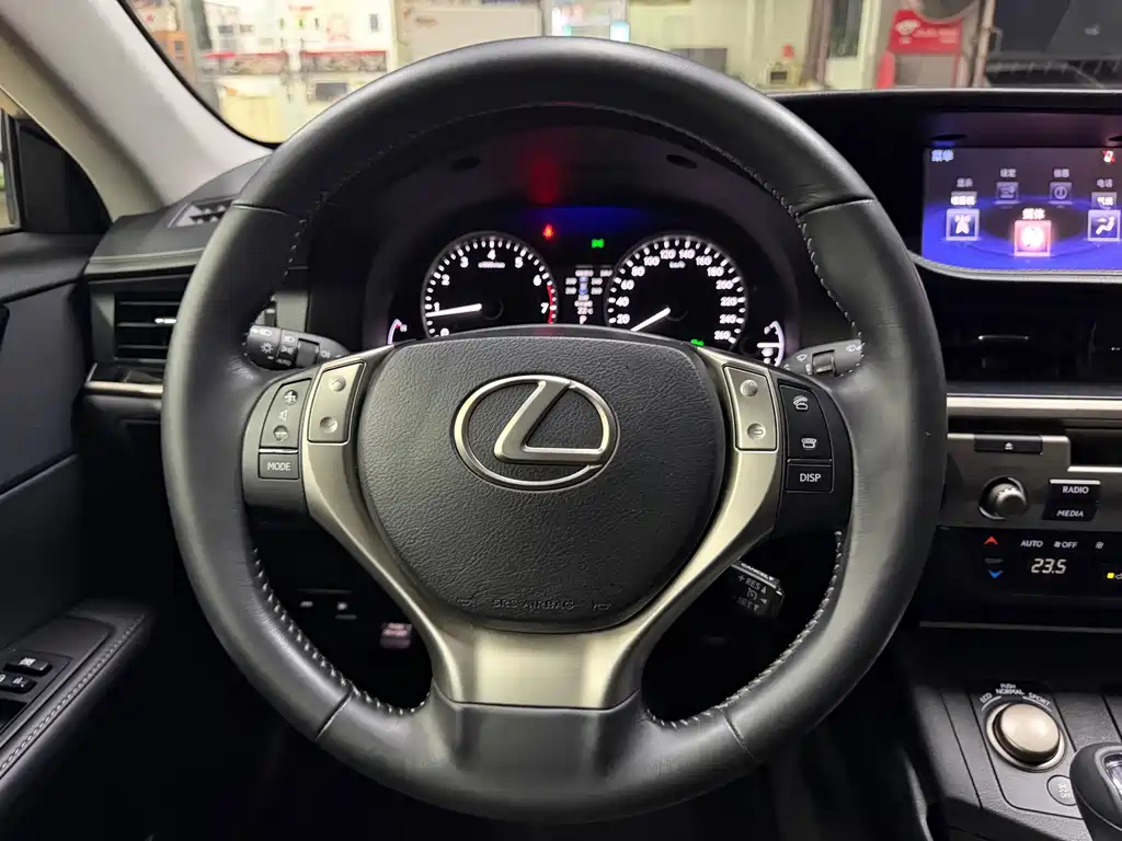Lexus ES — миниатюра 13