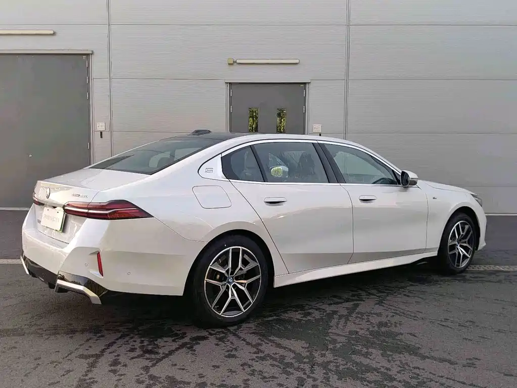 BMW i5 — миниатюра 10