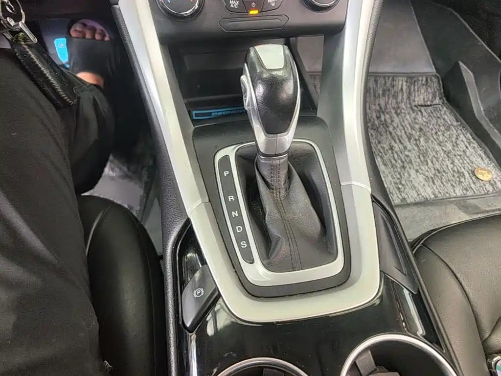 Ford Mondeo — миниатюра 7