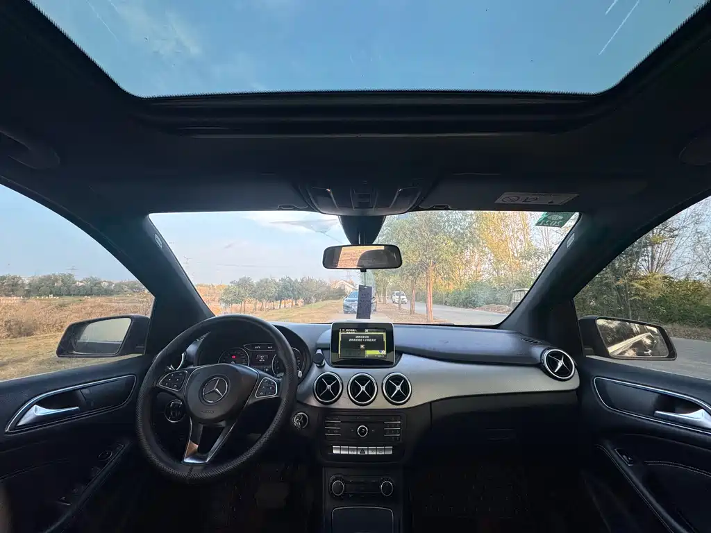Mercedes-Benz B-Class — миниатюра 11