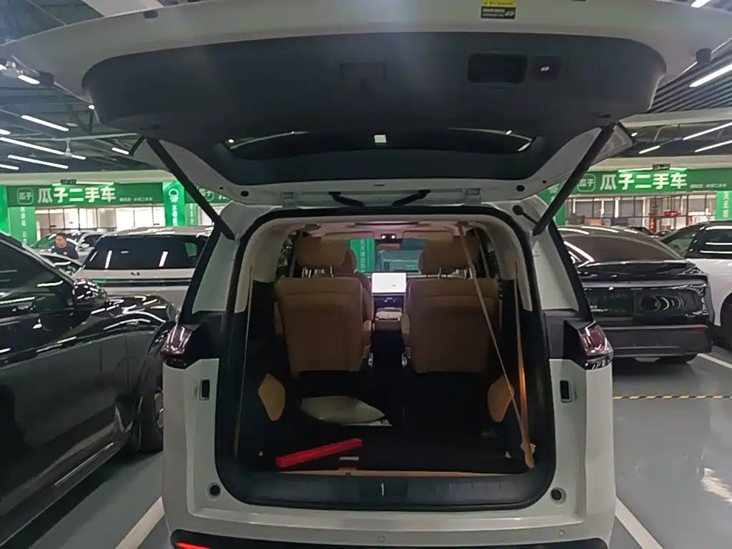 GAC Motor Trumpchi E8 PHEV — миниатюра 19