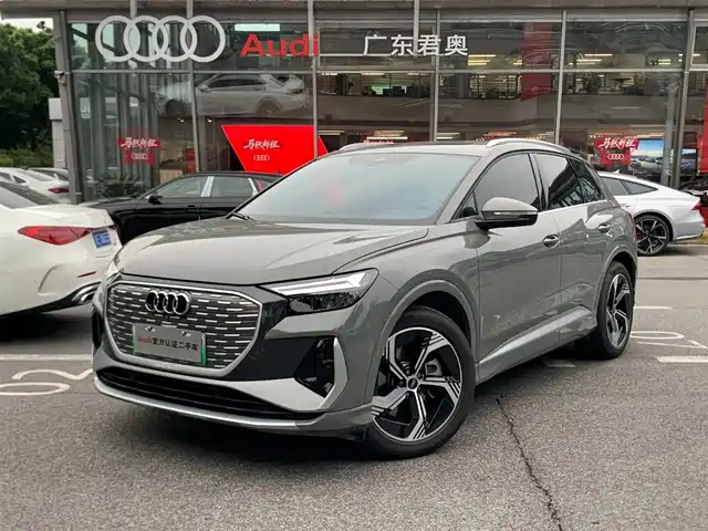 AUDI Q4 E TRON 2025