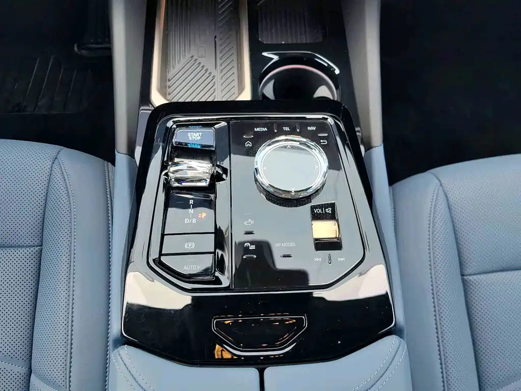 BMW i5 — миниатюра 13