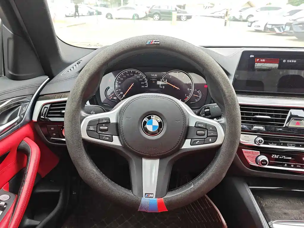 BMW 5 Series — миниатюра 12