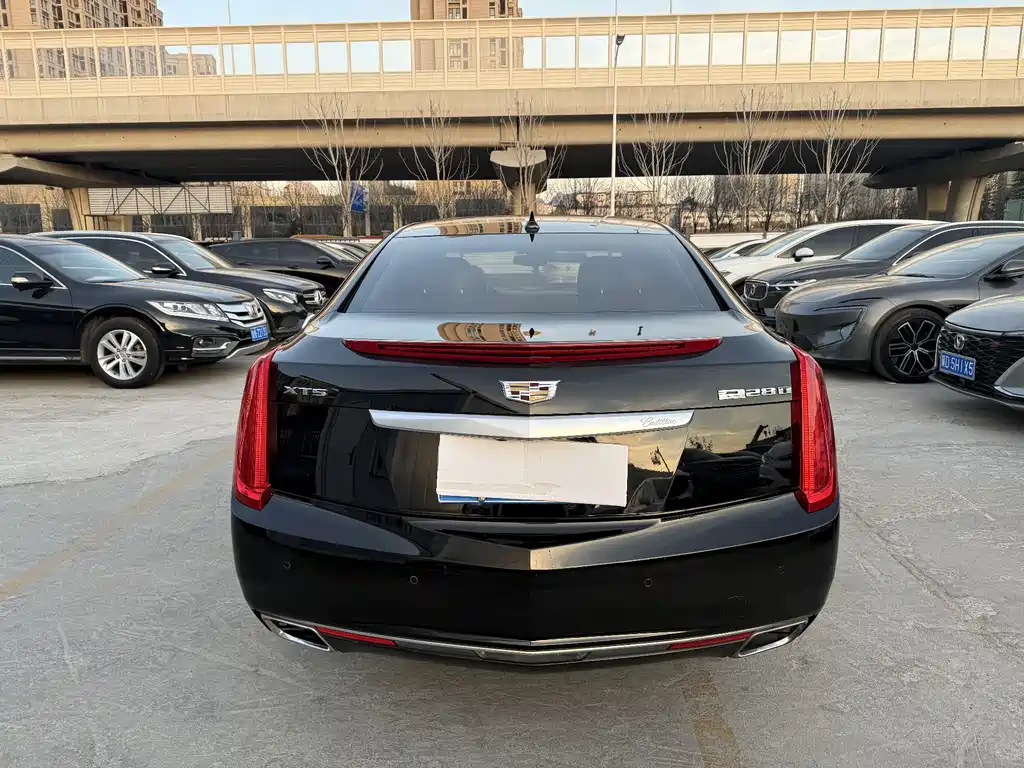 CADILLAC XTS