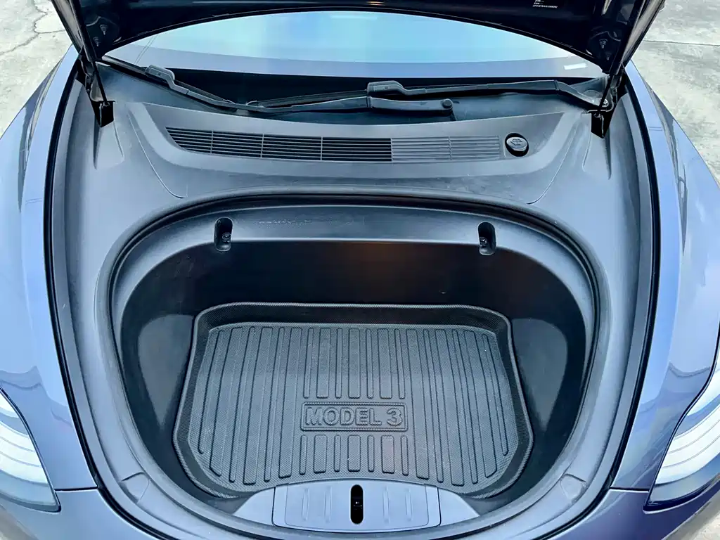 Tesla Model 3 — миниатюра 17