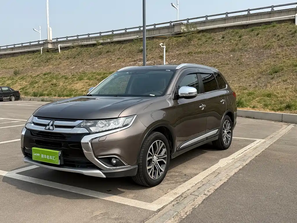 Mitsubishi Outlander (Import) 2016