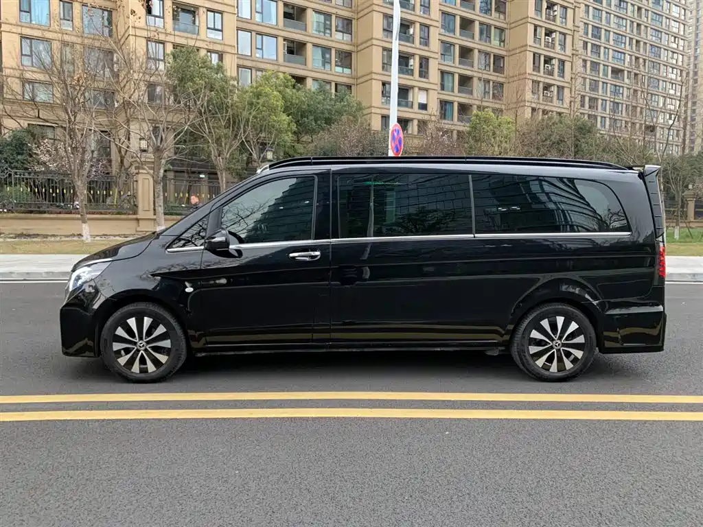 Mercedes-Benz Vito 2024 2.0T Elite 7 мест