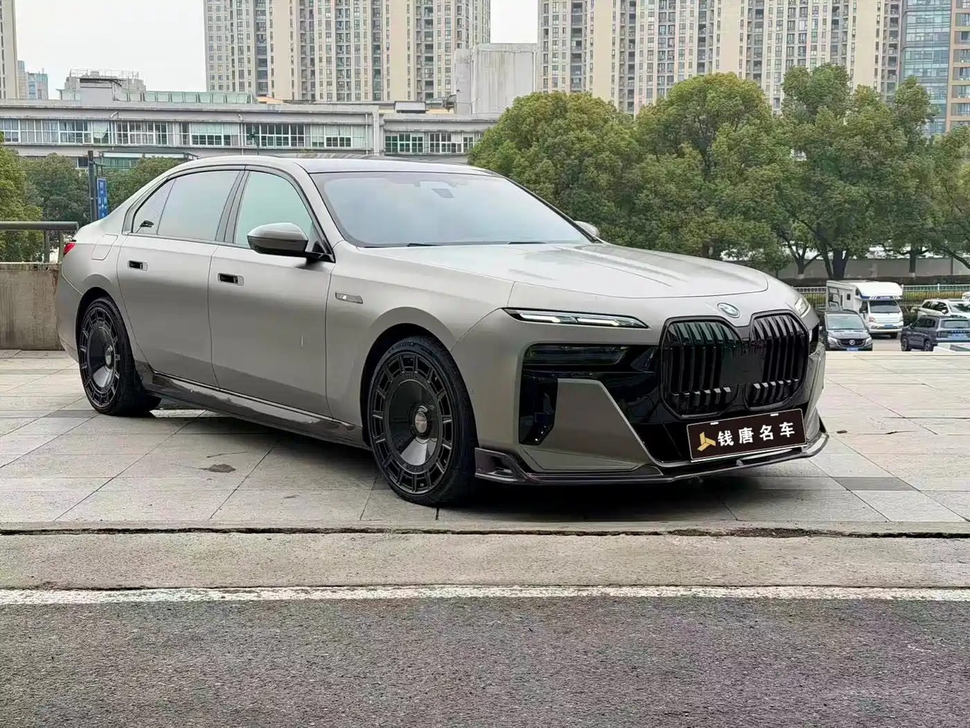 BMW i7
