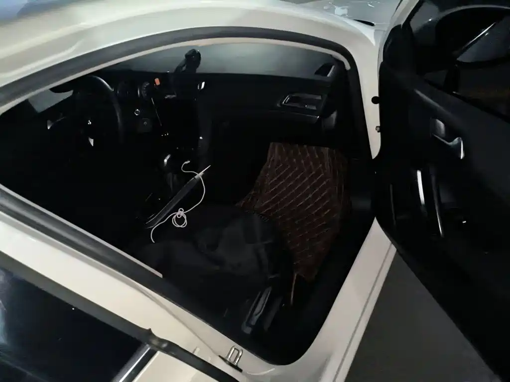 Peugeot 408 — миниатюра 18