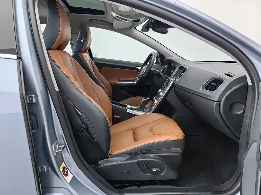 Volvo S60 — миниатюра 23