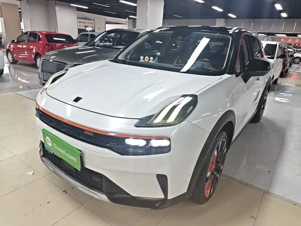 Lynk & Co 06