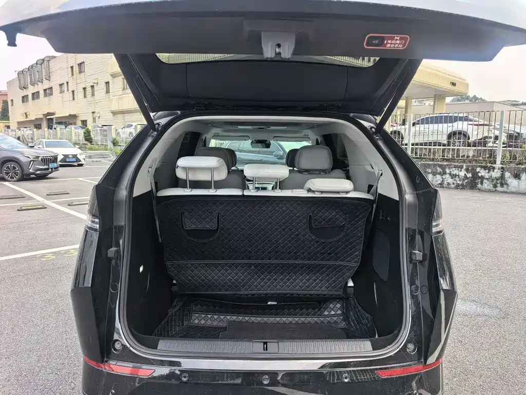 XPeng X9 — миниатюра 6