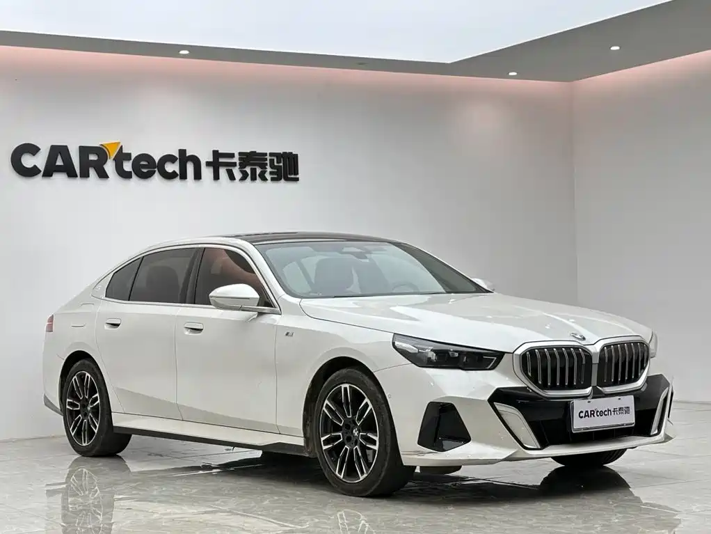 BMW 5 Series — миниатюра 6