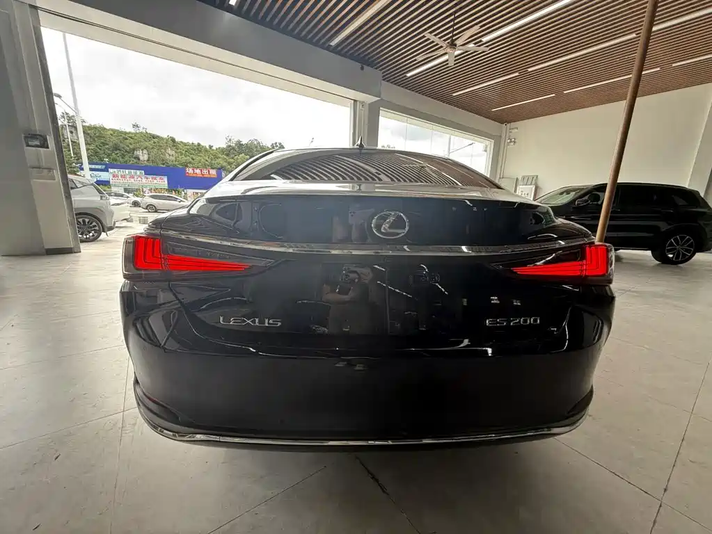 Lexus ES — миниатюра 13