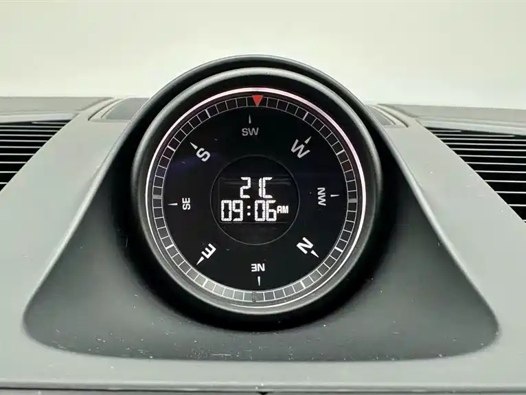 Porsche Cayenne — миниатюра 9