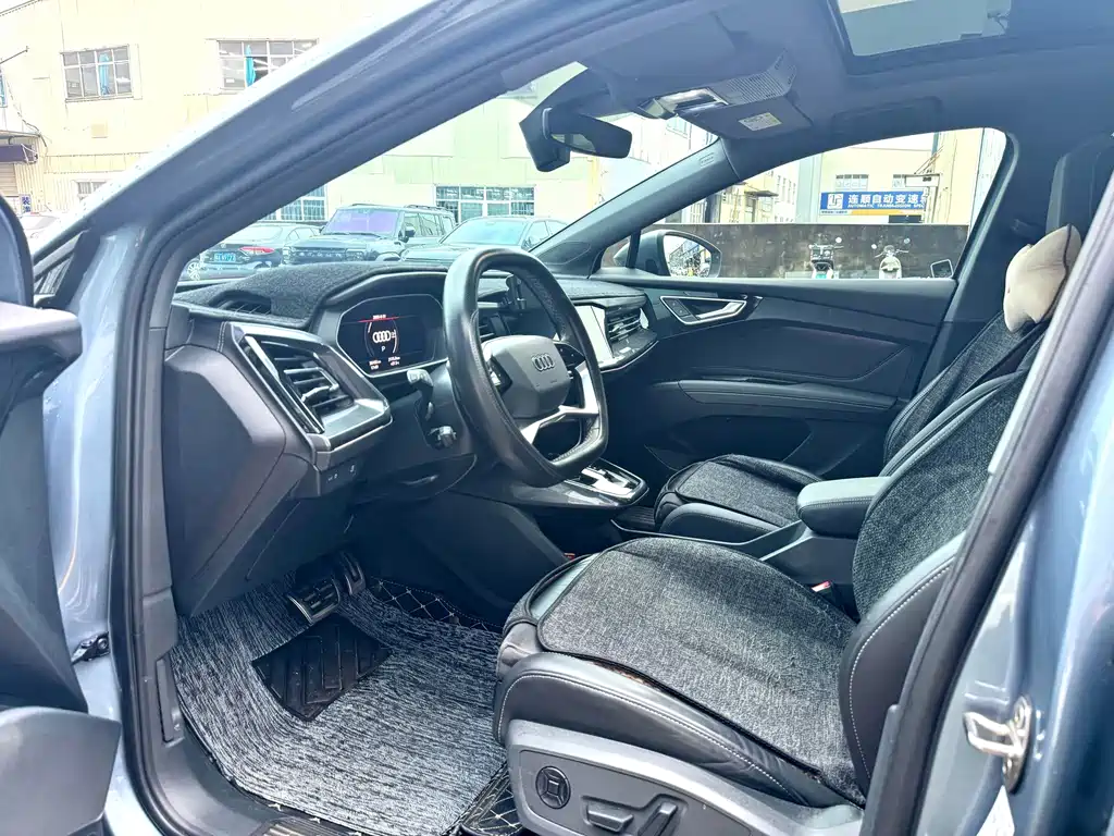 Audi Q4 e-tron — миниатюра 3