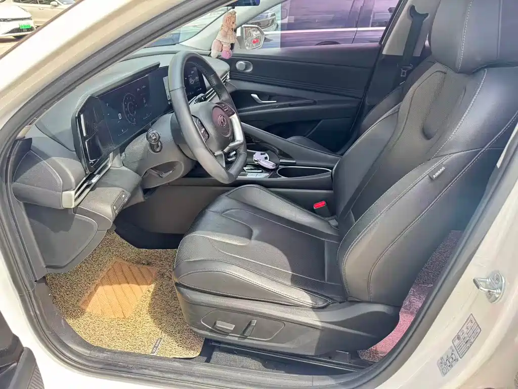 Hyundai Elantra — миниатюра 7