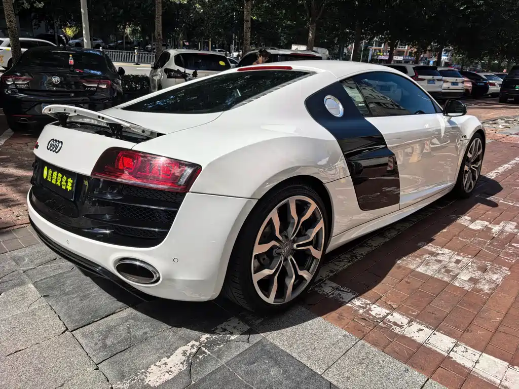 Audi R8 — миниатюра 4