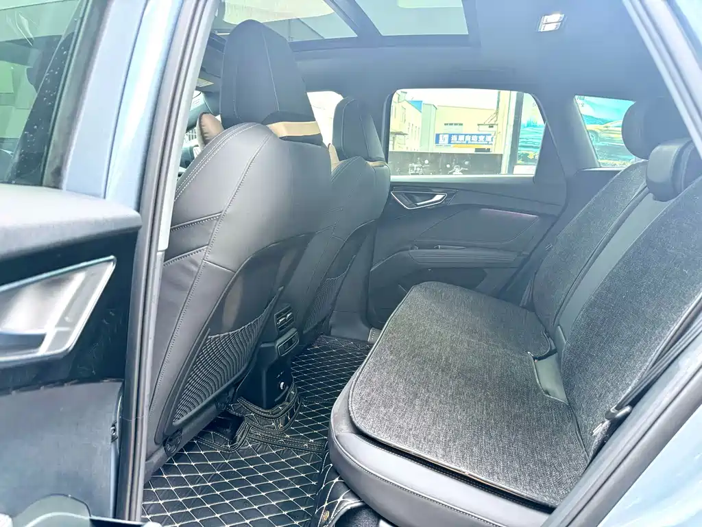 Audi Q4 e-tron — миниатюра 4
