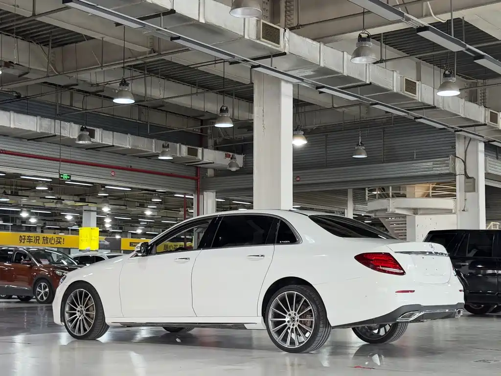 Mercedes-Benz E-Class — миниатюра 6