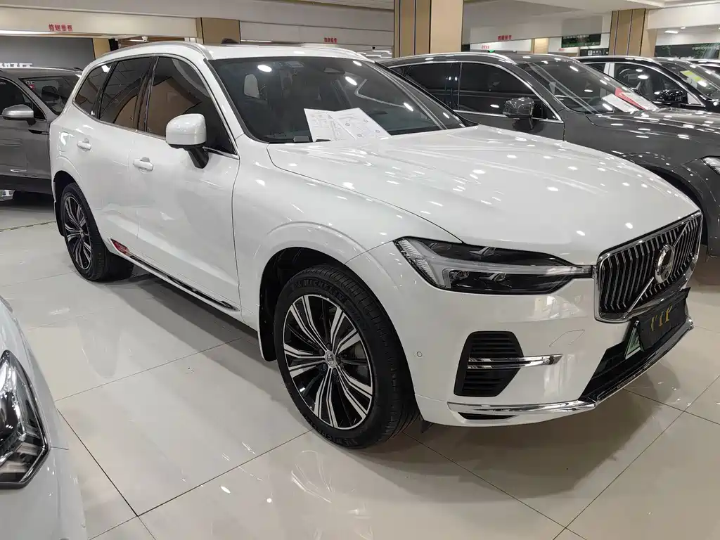 Volvo XC60 PHEV — миниатюра 3