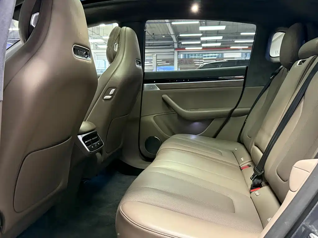 AITO WISDOM WORLD R7