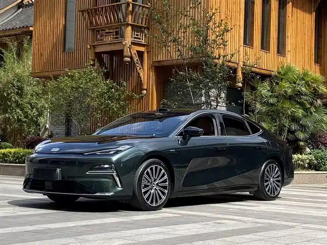 2025 Geely Galaxy Xingyao 8