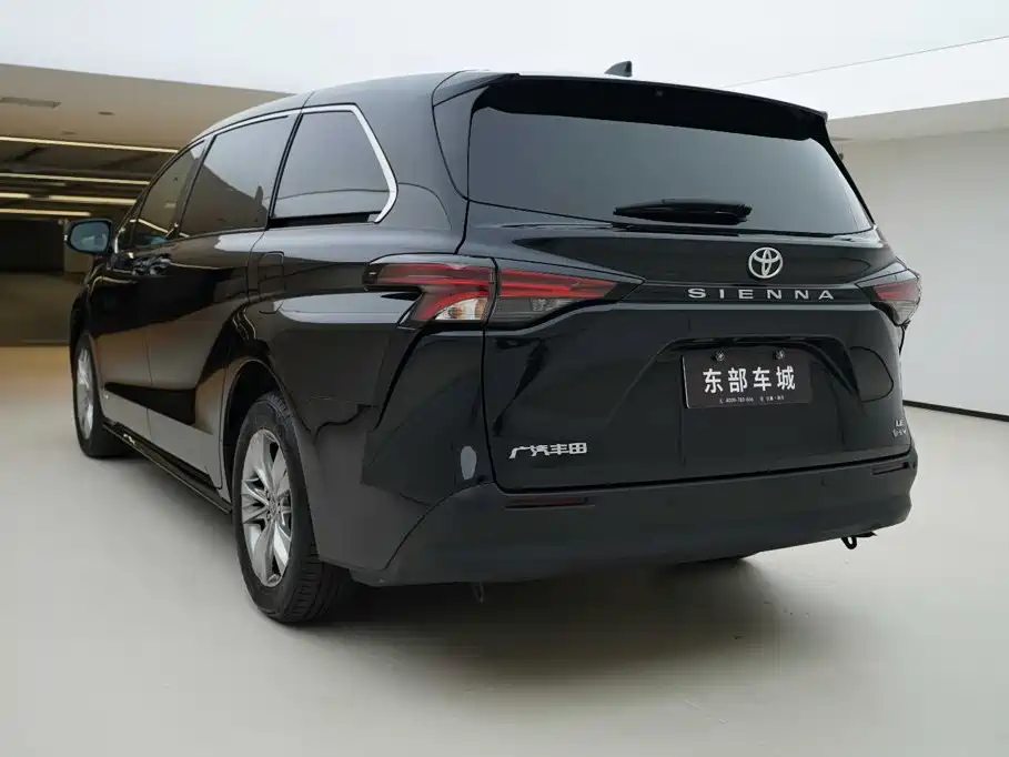 Toyota Sienna — миниатюра 4