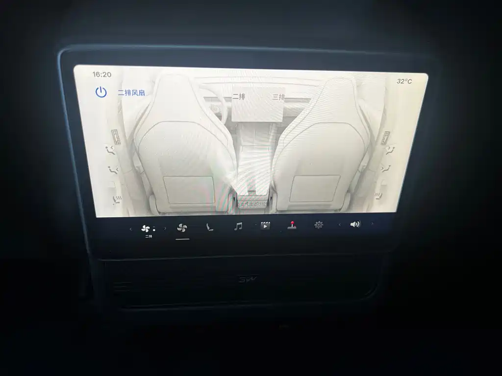 Tesla Model Y L — миниатюра 10
