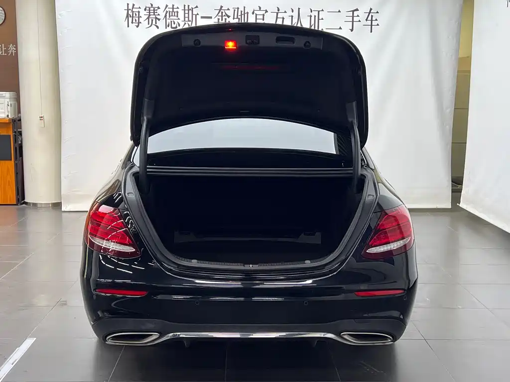 Mercedes-Benz E-Class — миниатюра 5
