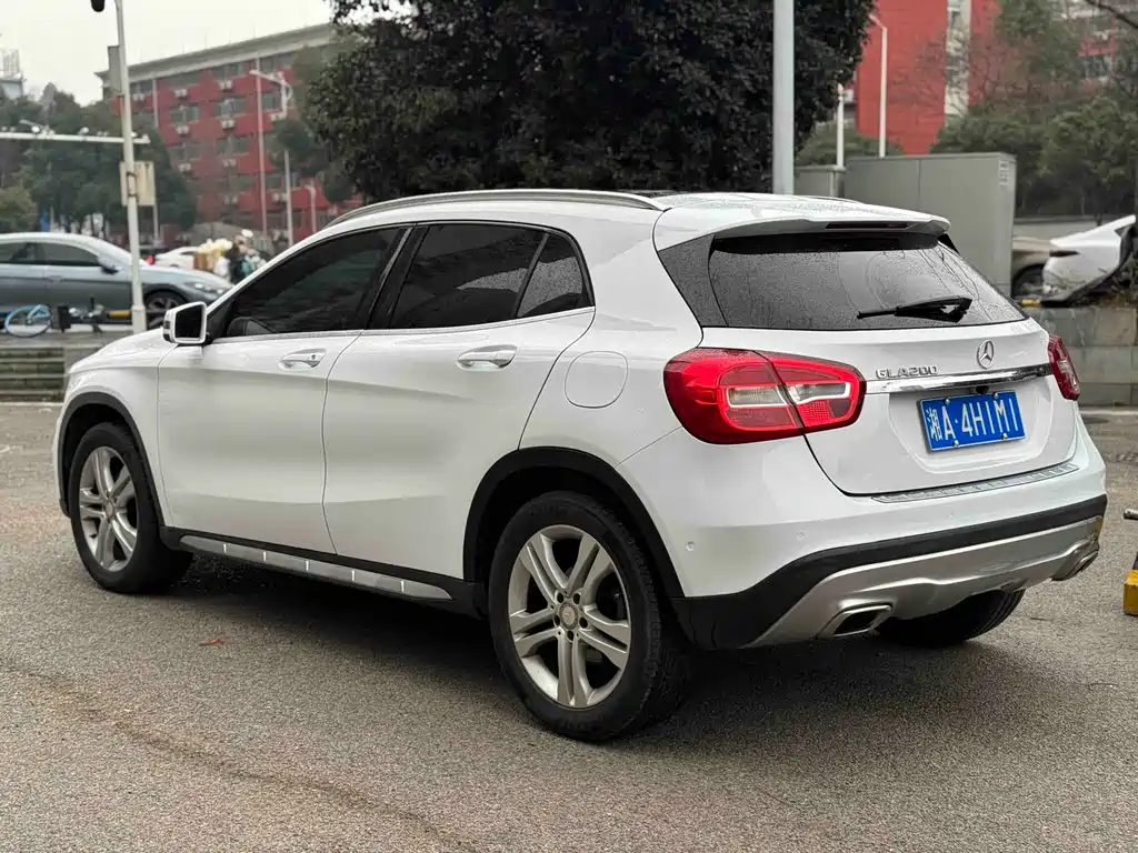 MERCEDES-BENZ GLA