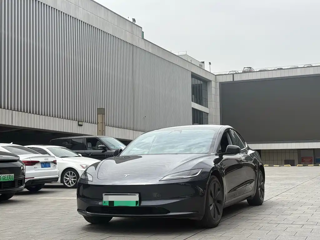 Tesla Model 3 2024
