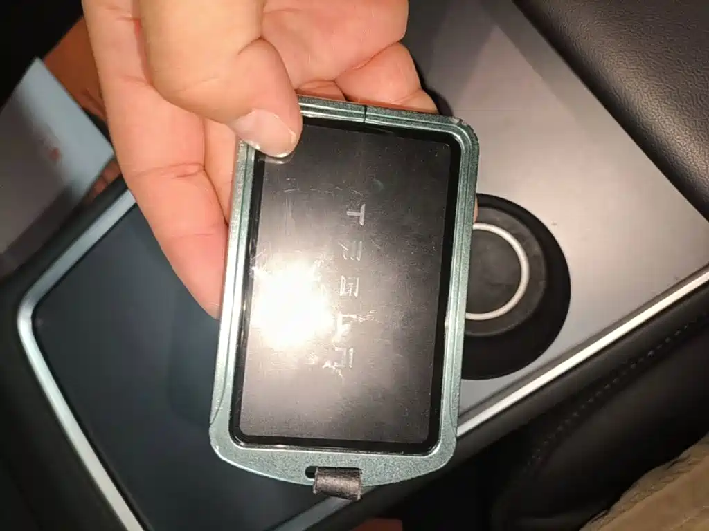 Tesla Model Y — миниатюра 9