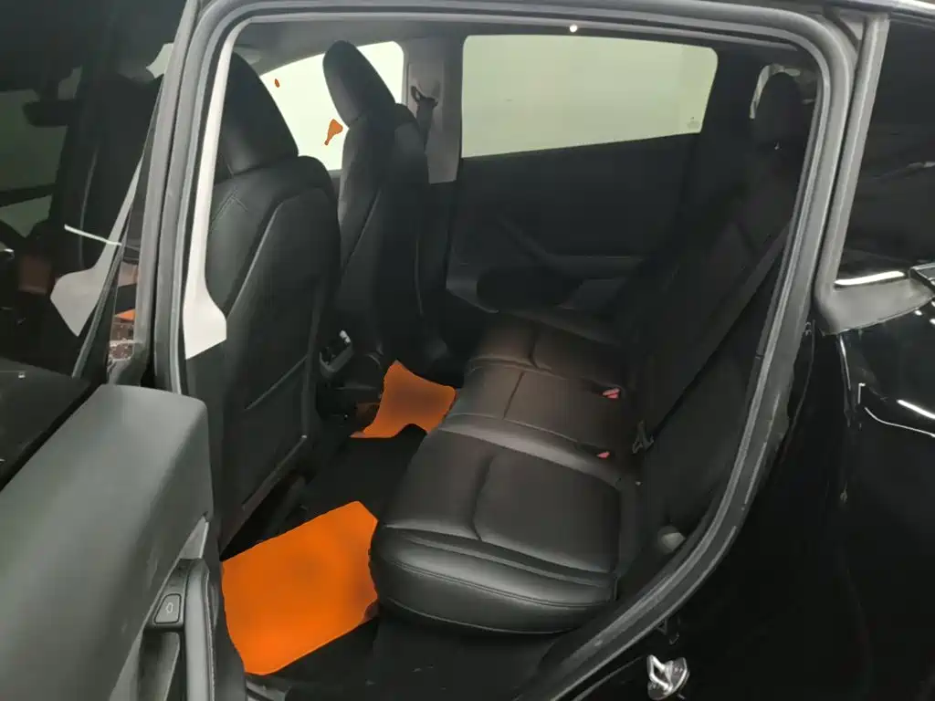 Tesla Model Y — миниатюра 17