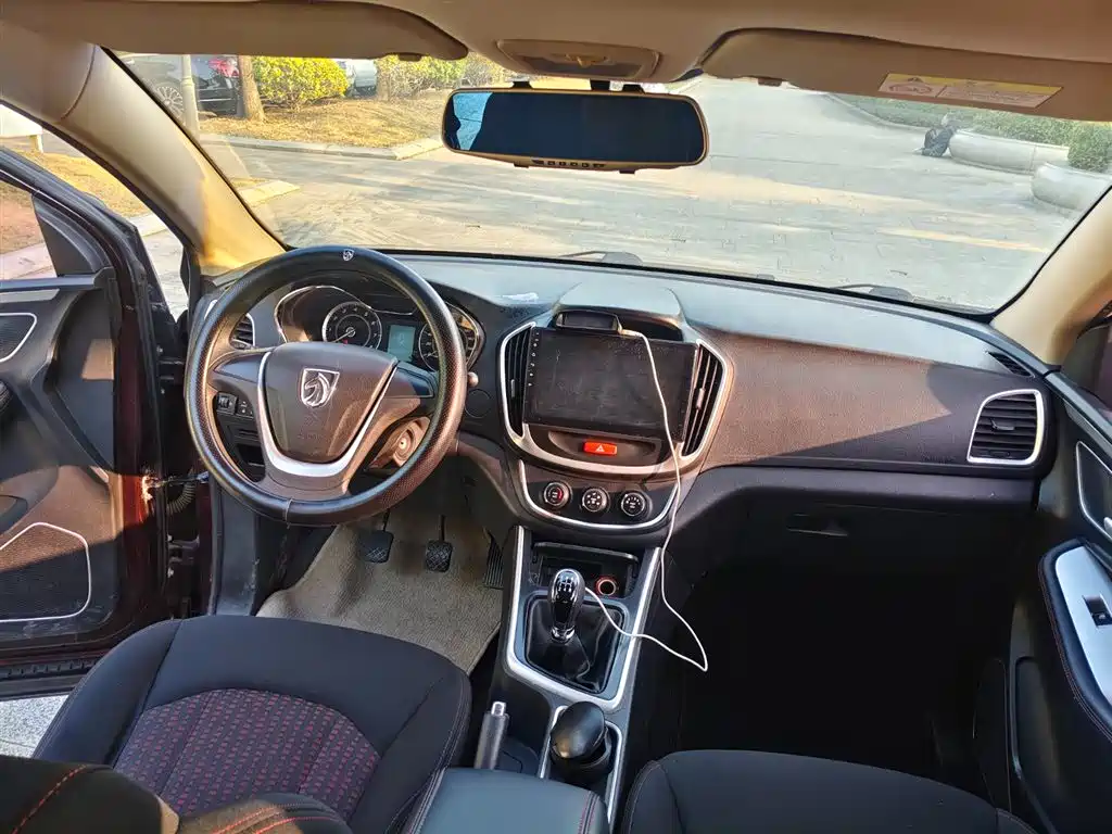 Baojun 560 2015 1.8L MT Luxury