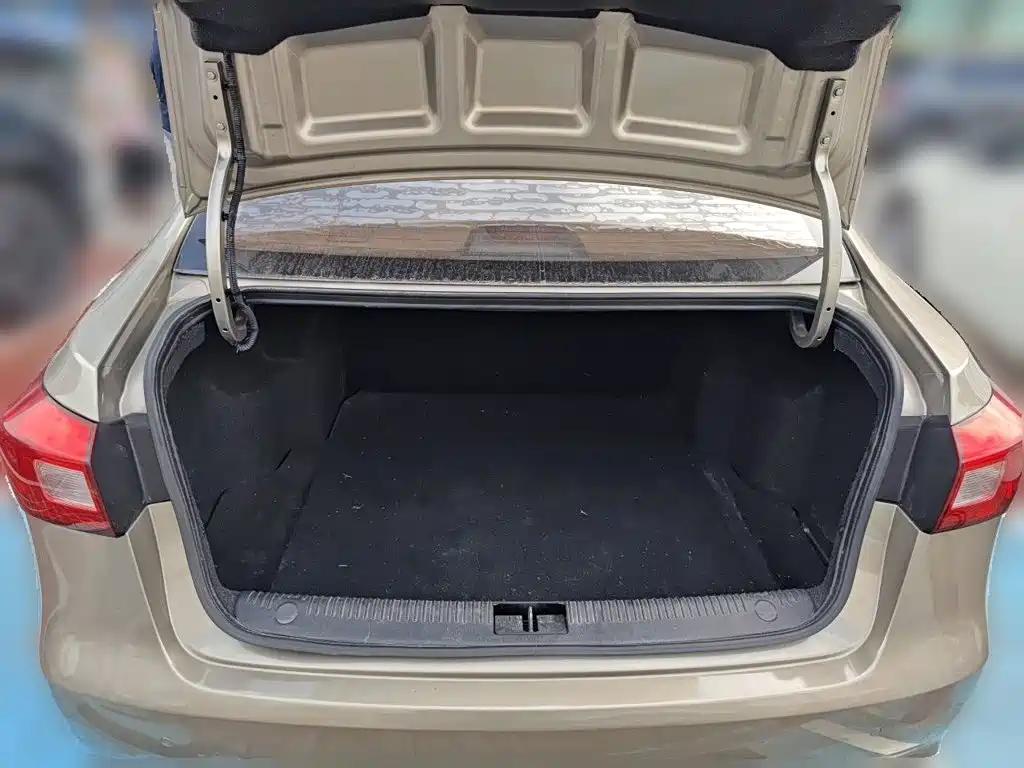 Roewe 360 — миниатюра 10