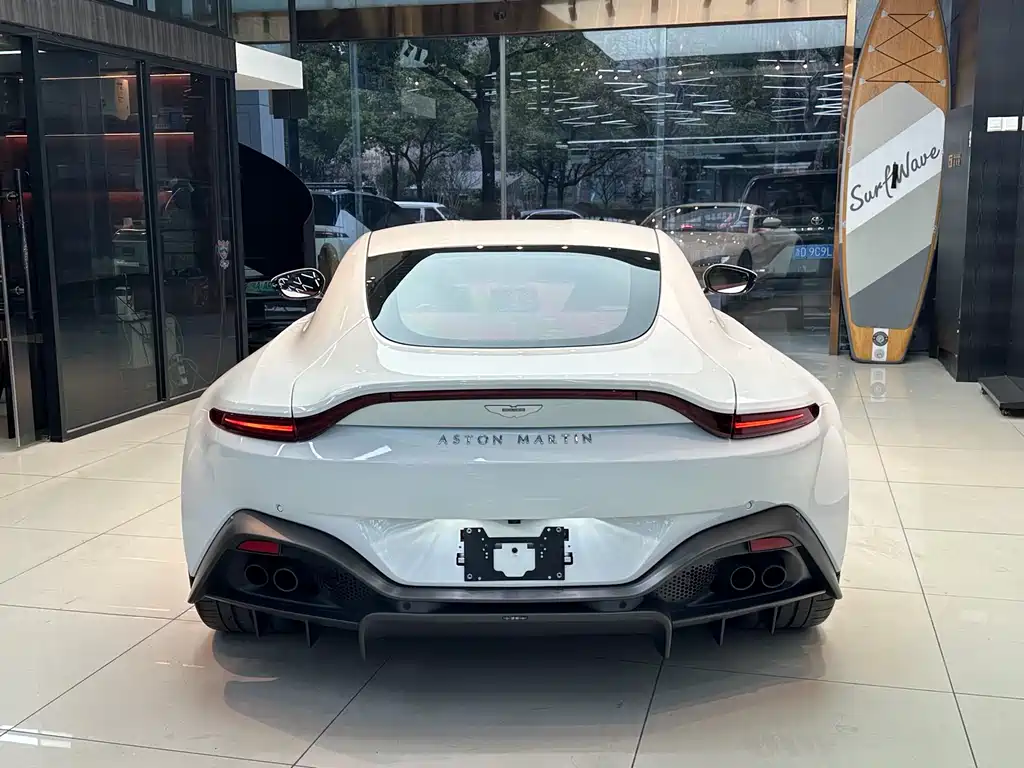 ASTON MARTIN V8 VANTAGE