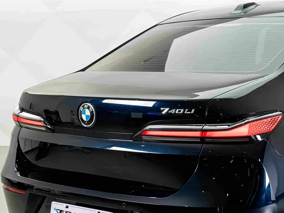 BMW 7 Series — миниатюра 8